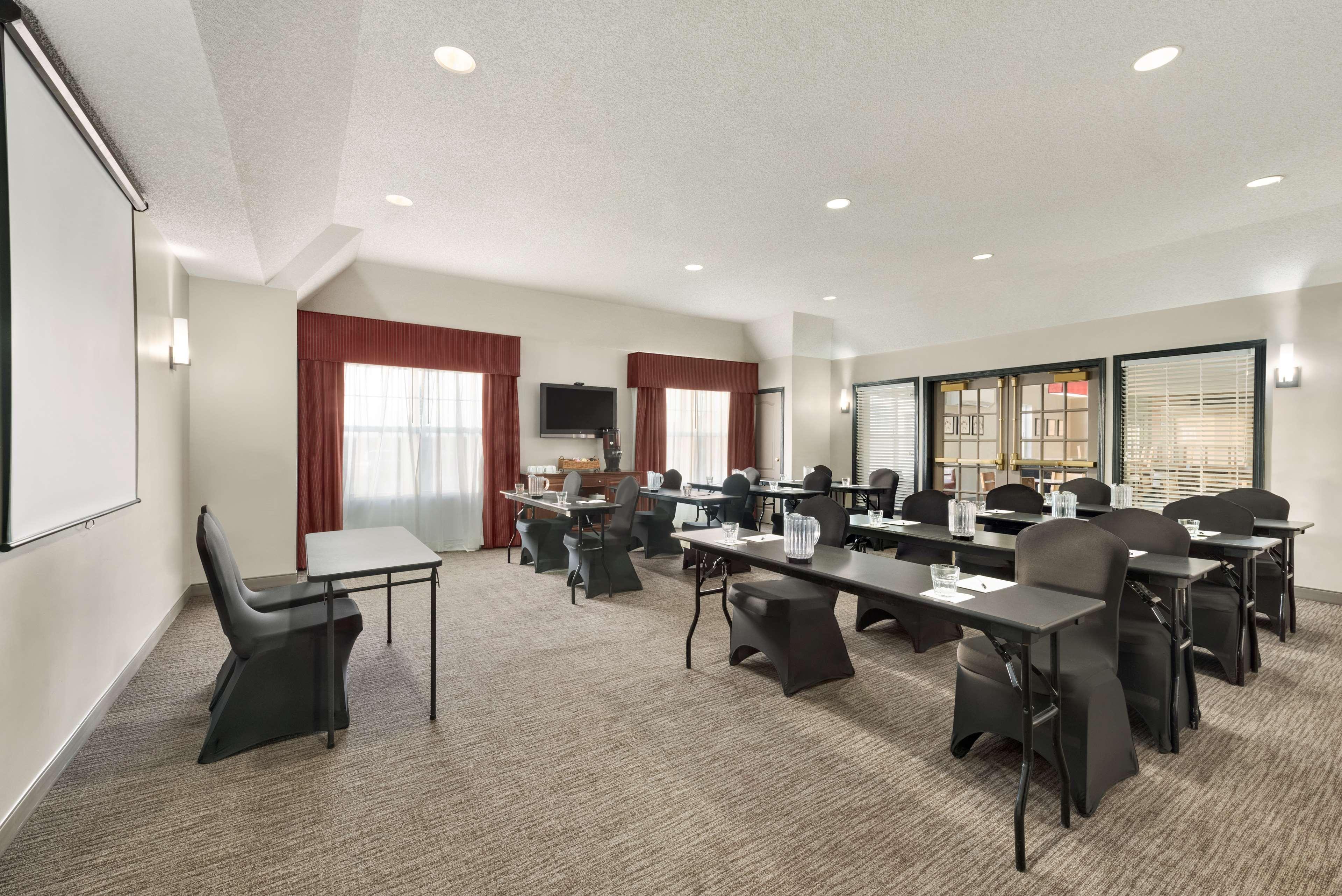 Bonner Springs Country Inn & Suites By Radisson, Kansas City At Village West, Ks מראה חיצוני תמונה