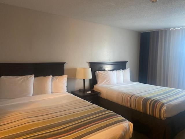Bonner Springs Country Inn & Suites By Radisson, Kansas City At Village West, Ks מראה חיצוני תמונה